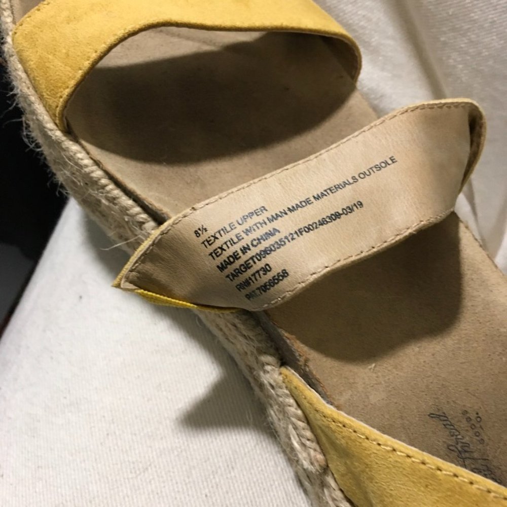 Universal Thread Platform Sandal's - Picture 5 of 6